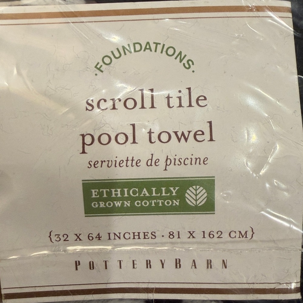 Pottery Barn Scroll Tile Pool Towel in Navy/White (2 NWT and 4 washed not used) - Picture 2 of 2